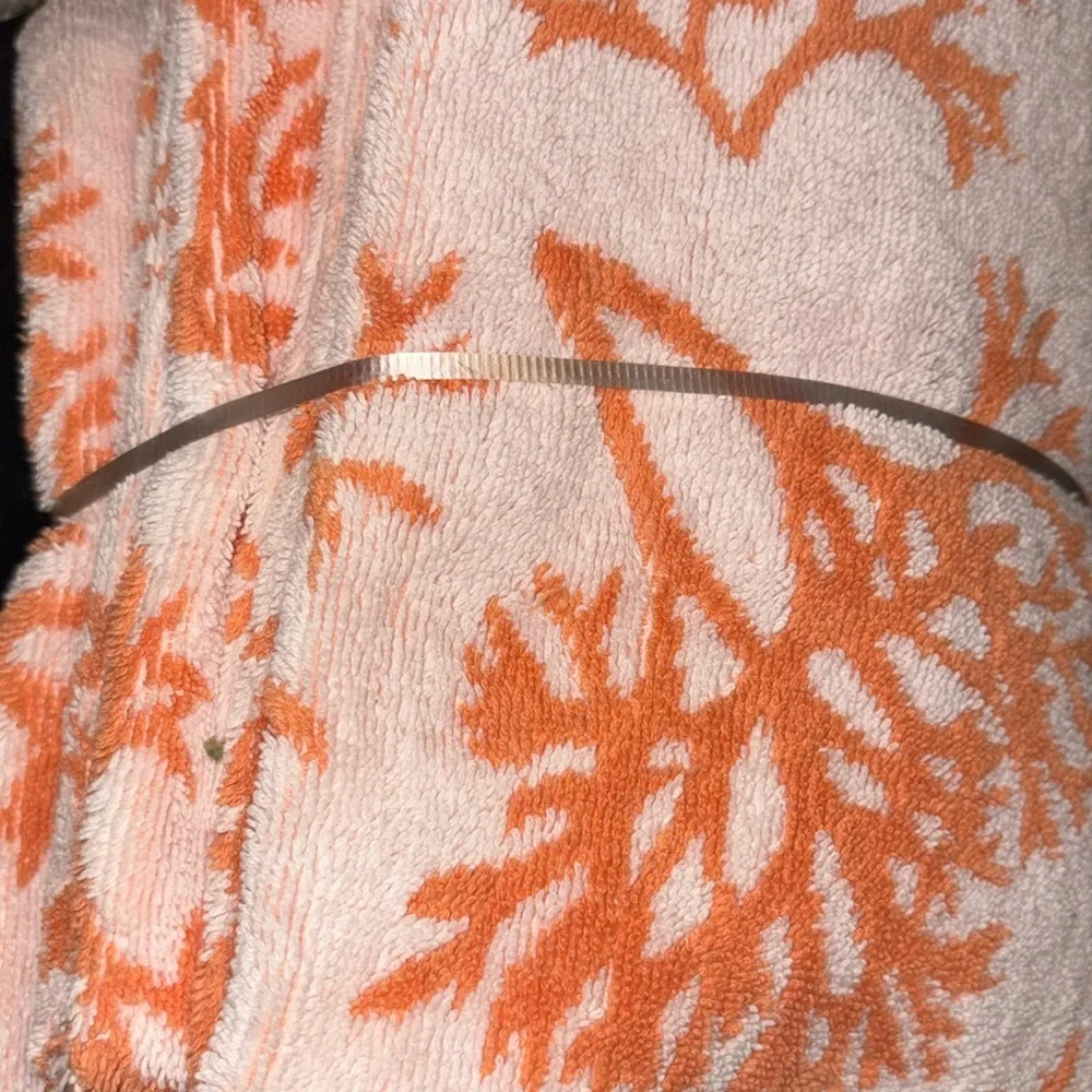 Pottery Barn Cotton Hand Towels (3) MUST SEE!    RARE Coral branches
